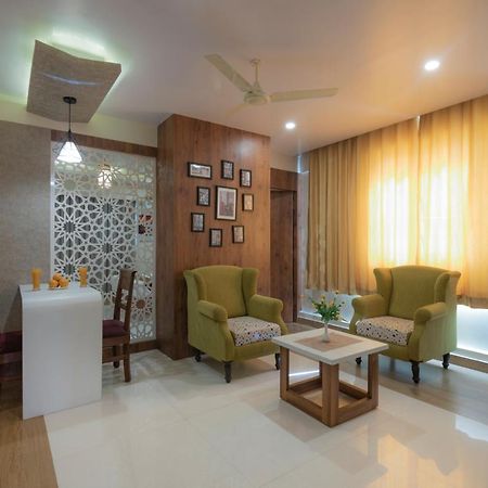 Hotel Monarch International Бангалор Экстерьер фото